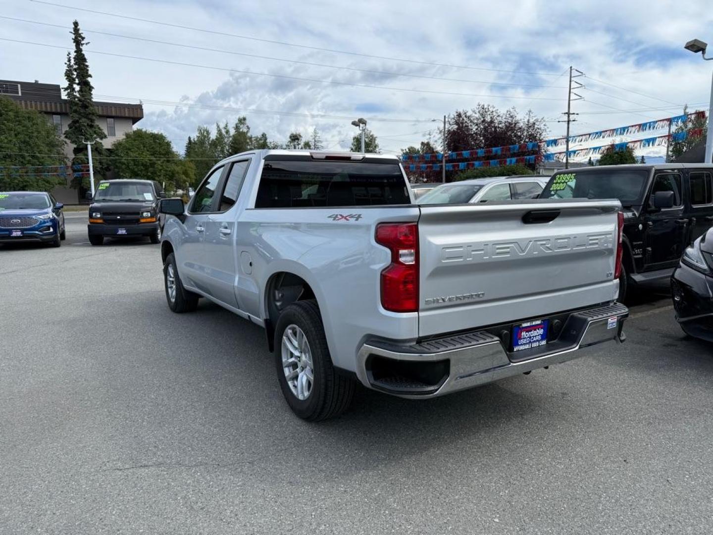 2020 SILVER CHEVROLET SILVERADO 1500 LT (1GCRYDED3LZ) with an 5.3L engine, Automatic transmission, located at 929 East 8th Ave, Anchorage, AK, 99501, (907) 274-2277, 61.214783, -149.866074 - Photo#2