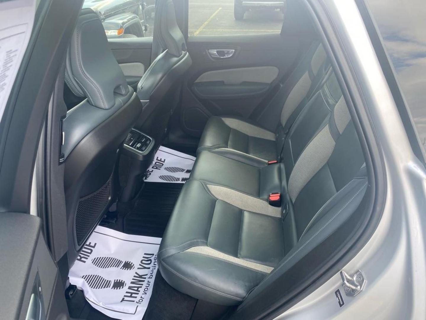 2021 SILVER VOLVO XC60 T5 R-DESIGN (YV4102RM0M1) with an 2.0L engine, Automatic transmission, located at 929 East 8th Ave, Anchorage, AK, 99501, (907) 274-2277, 61.214783, -149.866074 - Photo#3