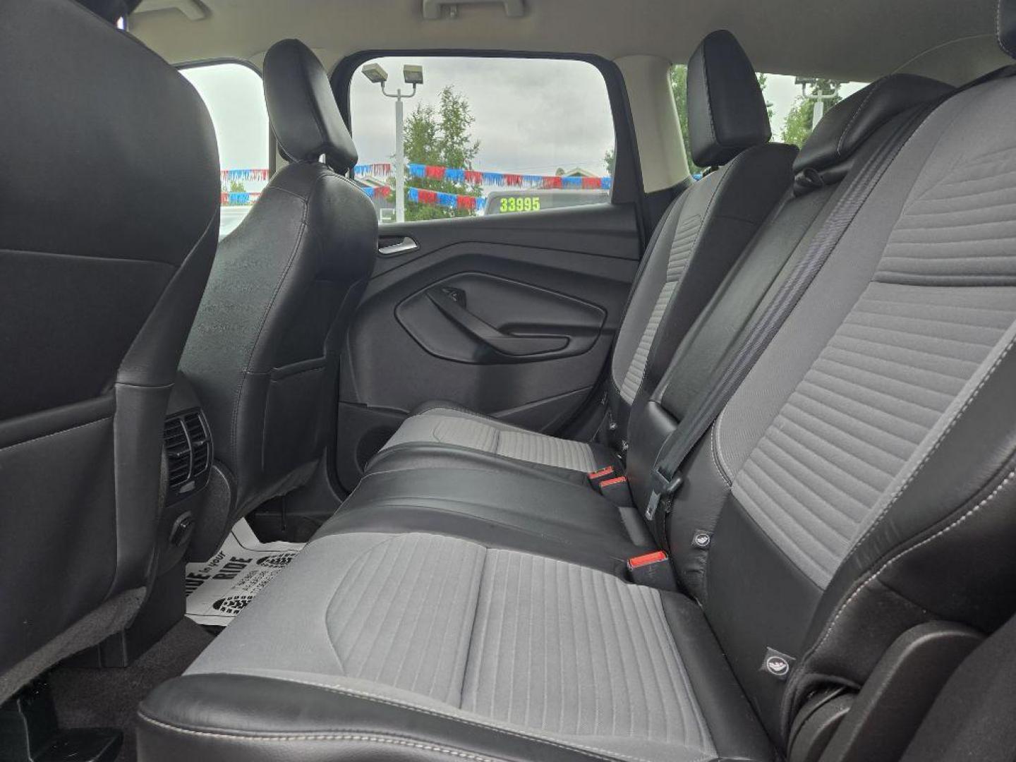 2019 BLACK FORD ESCAPE SE SE (1FMCU9GD8KU) with an 1.5L engine, Automatic transmission, located at 929 East 8th Ave, Anchorage, AK, 99501, (907) 274-2277, 61.214783, -149.866074 - Photo#3