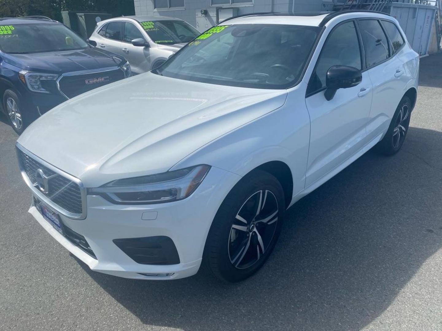 2020 WHITE VOLVO XC60 T5 R-DESIGN (YV4102RM8L1) with an 2.0L engine, Automatic transmission, located at 929 East 8th Ave, Anchorage, AK, 99501, (907) 274-2277, 61.214783, -149.866074 - Photo#0