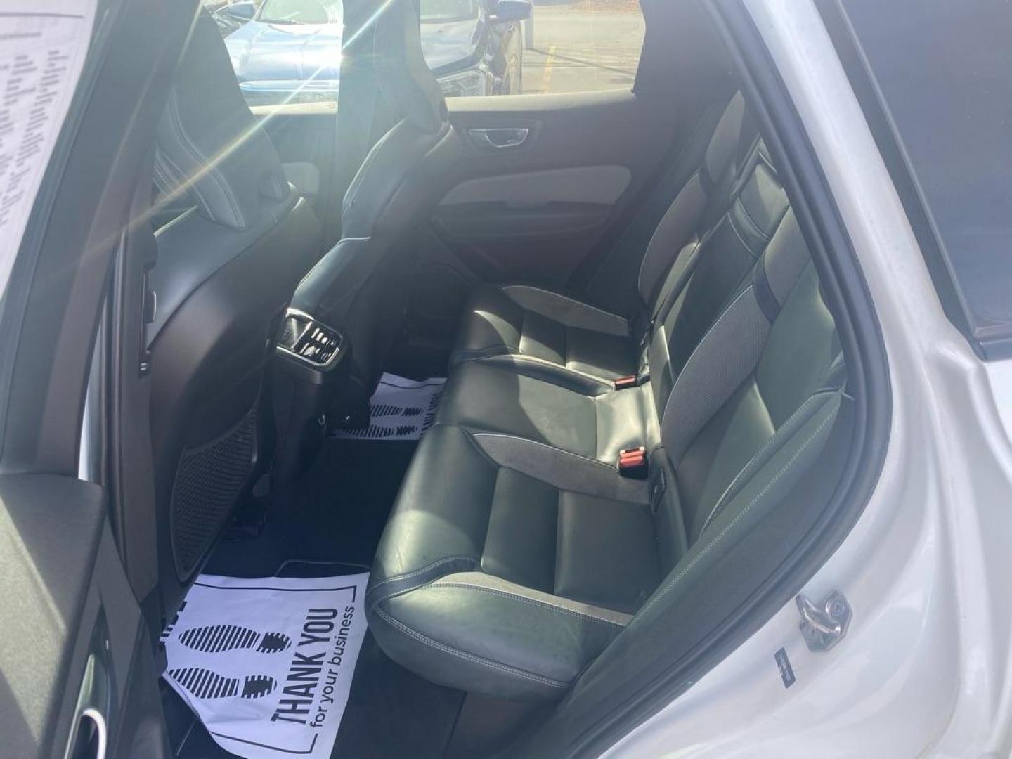 2020 WHITE VOLVO XC60 T5 R-DESIGN (YV4102RM8L1) with an 2.0L engine, Automatic transmission, located at 929 East 8th Ave, Anchorage, AK, 99501, (907) 274-2277, 61.214783, -149.866074 - Photo#3
