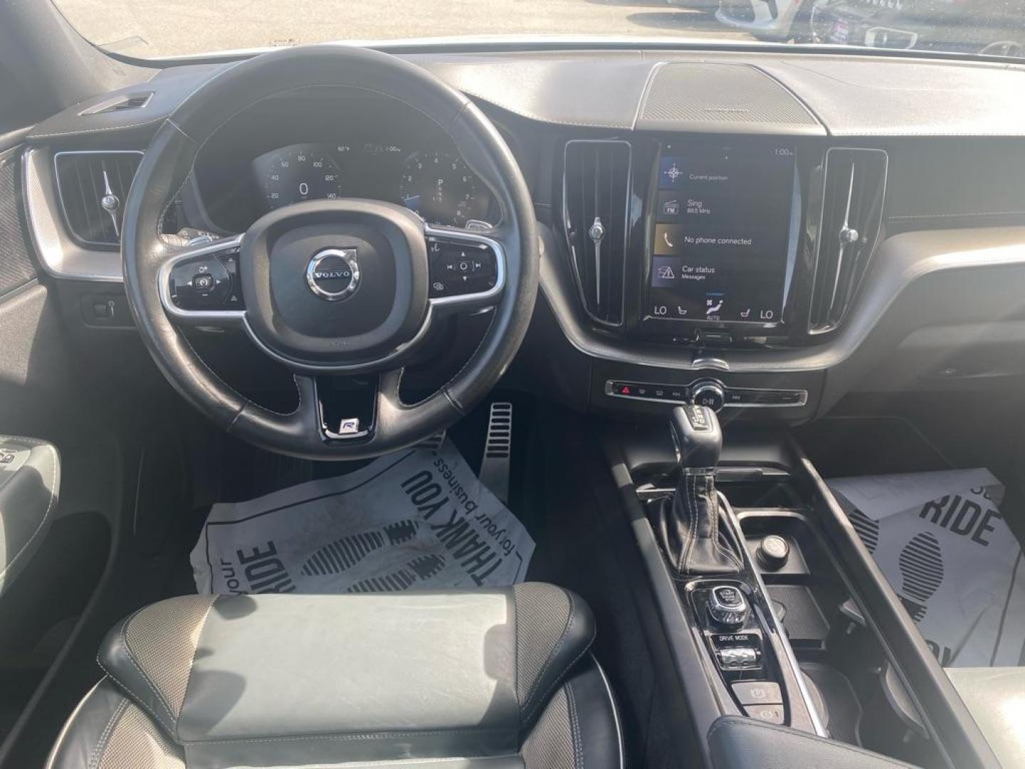 2020 WHITE VOLVO XC60 T5 R-DESIGN (YV4102RM8L1) with an 2.0L engine, Automatic transmission, located at 929 East 8th Ave, Anchorage, AK, 99501, (907) 274-2277, 61.214783, -149.866074 - Photo#4