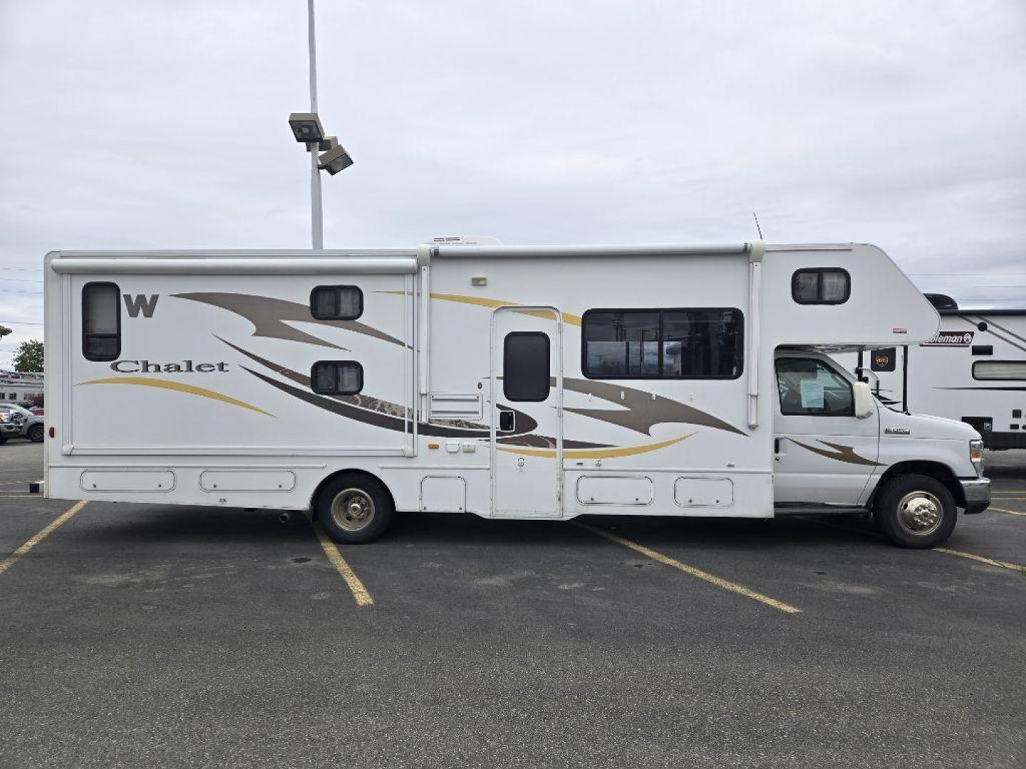 2013 FORD ECONOLINE E450 SUPER DUTY CUTAWAY VAN (1FDXE4FS7DD) with an 6.8L engine, Automatic transmission, located at 929 East 8th Ave, Anchorage, AK, 99501, (907) 274-2277, 61.214783, -149.866074 - Photo#1