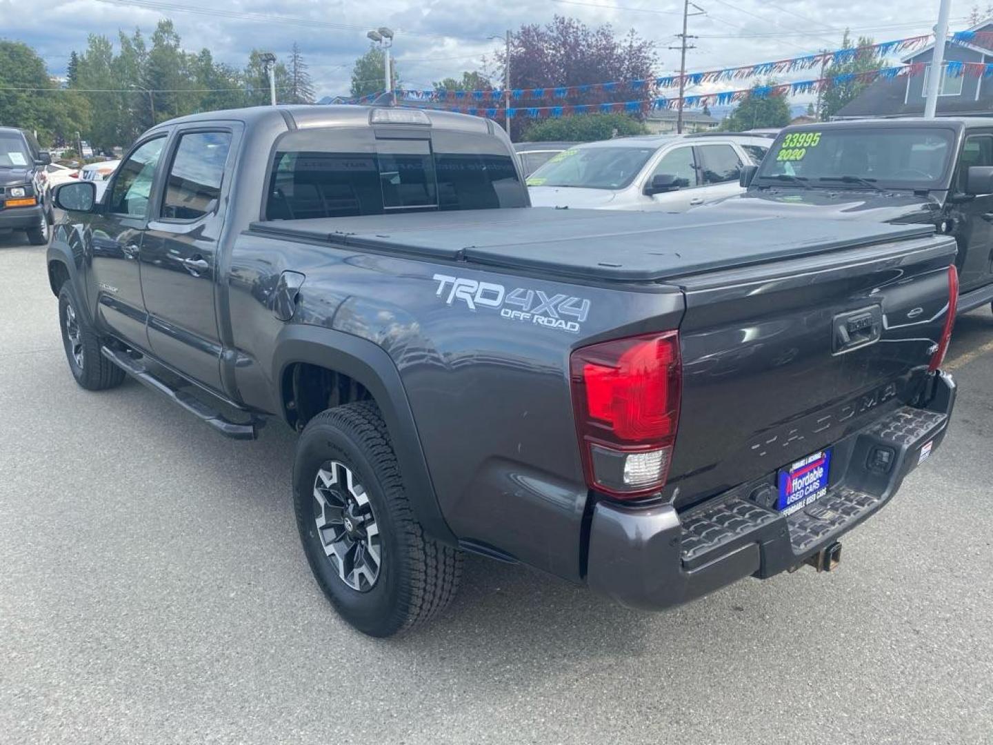 2018 GRAY TOYOTA TACOMA DOUBLE CAB (3TMDZ5BN8JM) with an 3.5L engine, Automatic transmission, located at 929 East 8th Ave, Anchorage, AK, 99501, (907) 274-2277, 61.214783, -149.866074 - Photo#2