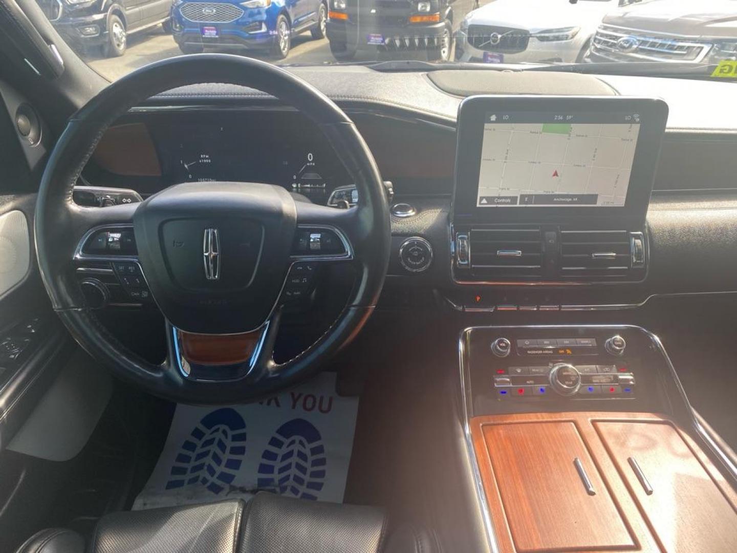 2019 LINCOLN NAVIGATOR RESERVE (5LMJJ2LT3KE) with an 3.5L engine, Automatic transmission, located at 929 East 8th Ave, Anchorage, AK, 99501, (907) 274-2277, 61.214783, -149.866074 - Photo#4