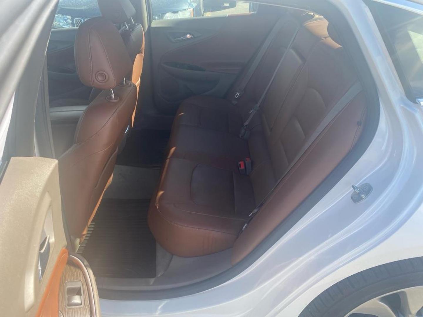 2018 WHITE CHEVROLET MALIBU PREMIER (1G1ZE5SX2JF) with an 2.0L engine, Automatic transmission, located at 929 East 8th Ave, Anchorage, AK, 99501, (907) 274-2277, 61.214783, -149.866074 - Photo#3