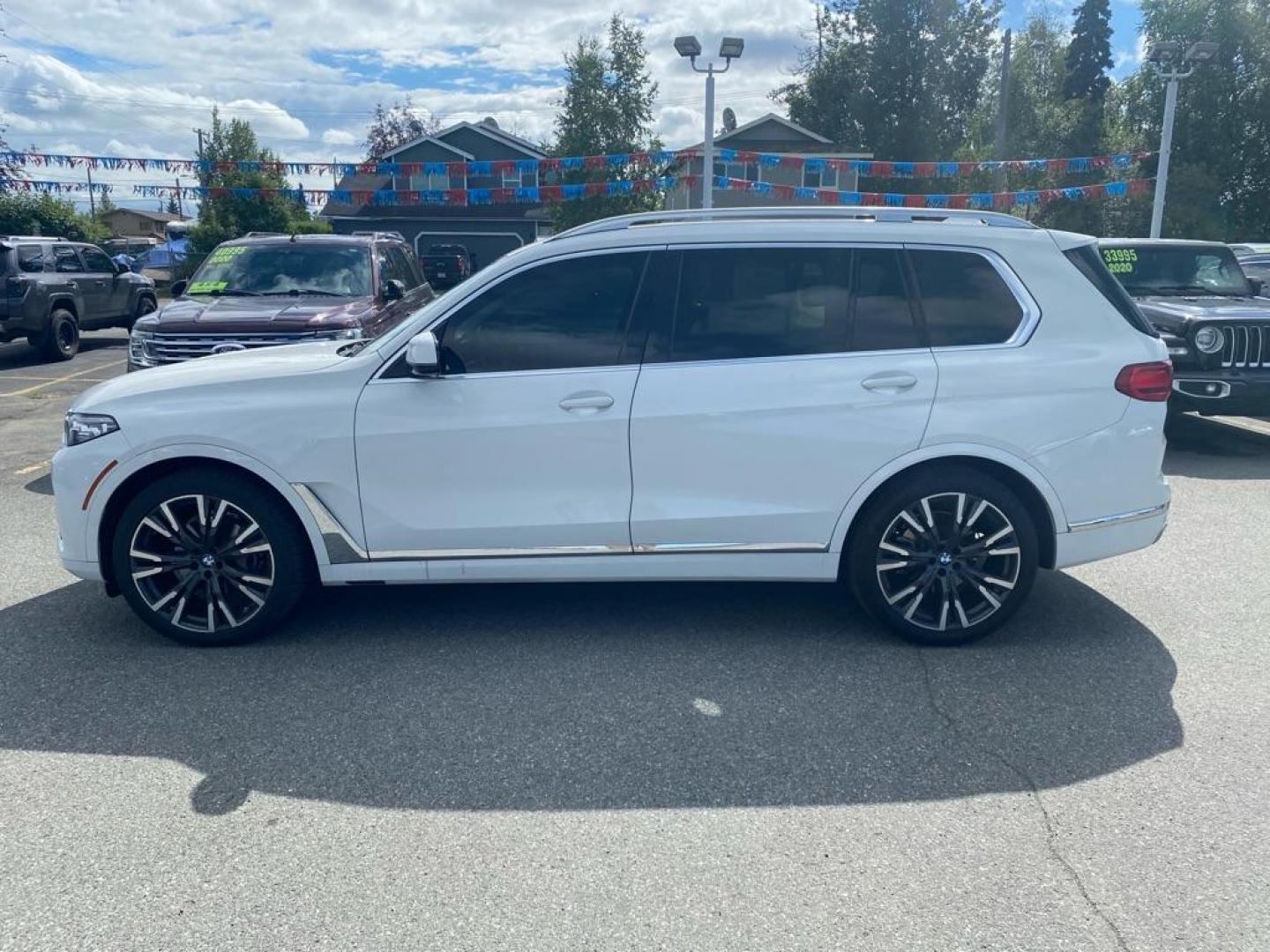 2019 WHITE BMW X7 XDRIVE40I (5UXCW2C5XKL) with an 3.0L engine, Automatic transmission, located at 929 East 8th Ave, Anchorage, AK, 99501, (907) 274-2277, 61.214783, -149.866074 - Photo#1