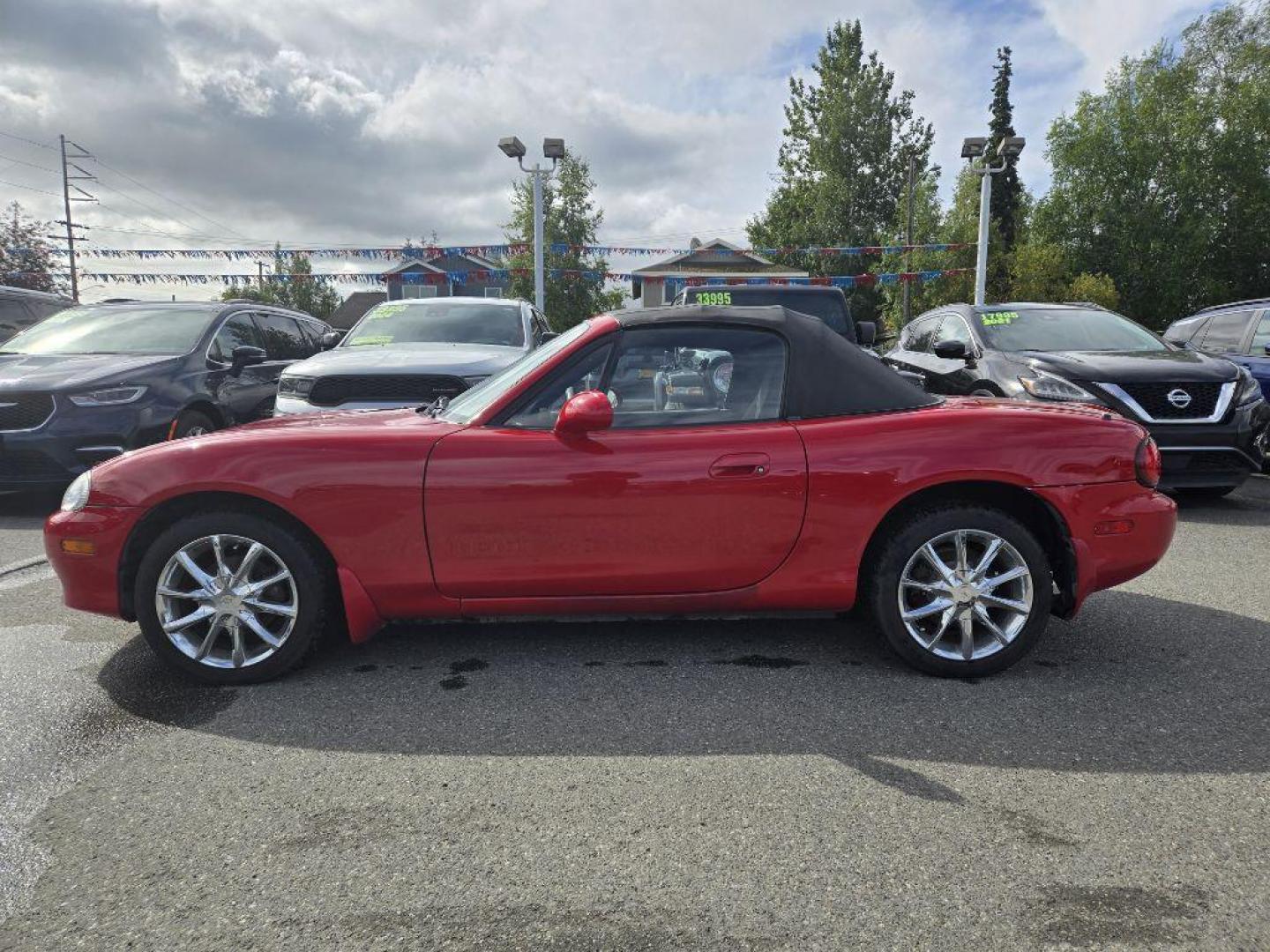 2001 RED MAZDA MX-5 MIATA BASE (JM1NB353810) with an 1.8L engine, Automatic transmission, located at 929 East 8th Ave, Anchorage, AK, 99501, (907) 274-2277, 61.214783, -149.866074 - Photo#1