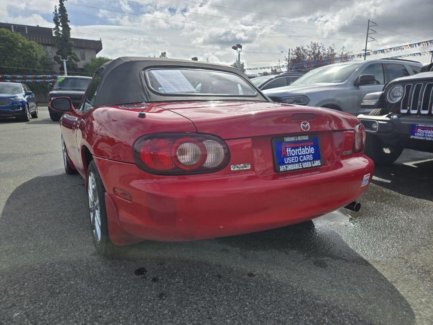 2001 RED MAZDA MX-5 MIATA BASE (JM1NB353810) with an 1.8L engine, Automatic transmission, located at 929 East 8th Ave, Anchorage, AK, 99501, (907) 274-2277, 61.214783, -149.866074 - Photo#2