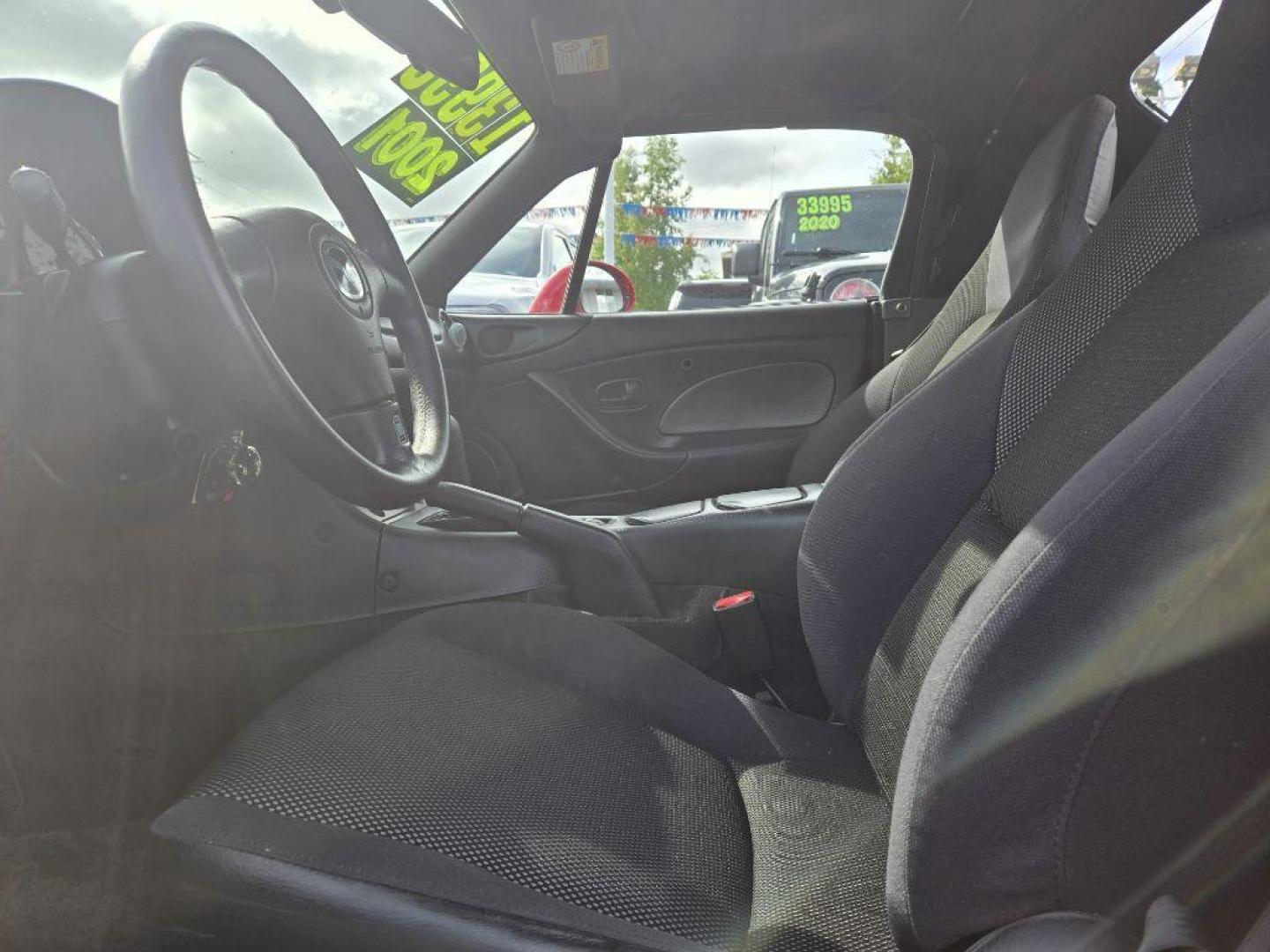 2001 RED MAZDA MX-5 MIATA BASE (JM1NB353810) with an 1.8L engine, Automatic transmission, located at 929 East 8th Ave, Anchorage, AK, 99501, (907) 274-2277, 61.214783, -149.866074 - Photo#3