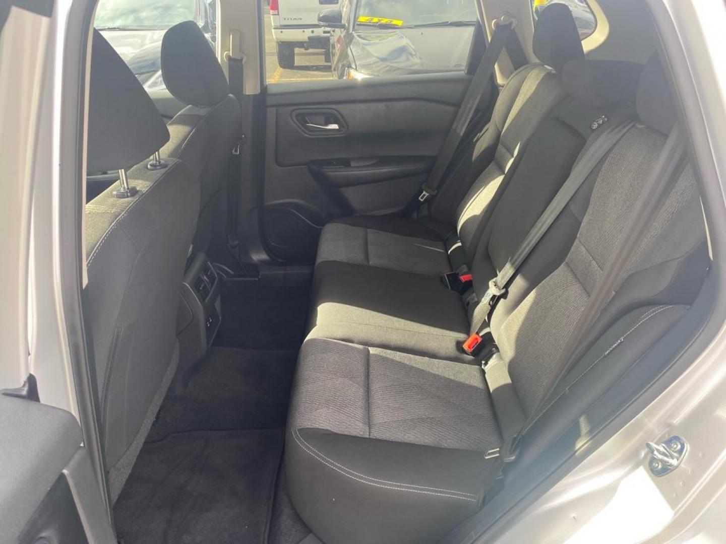 2024 SILVER NISSAN ROGUE SV SV (5N1BT3BB6RC) with an 1.5L engine, Continuously Variable transmission, located at 929 East 8th Ave, Anchorage, AK, 99501, (907) 274-2277, 61.214783, -149.866074 - Photo#3
