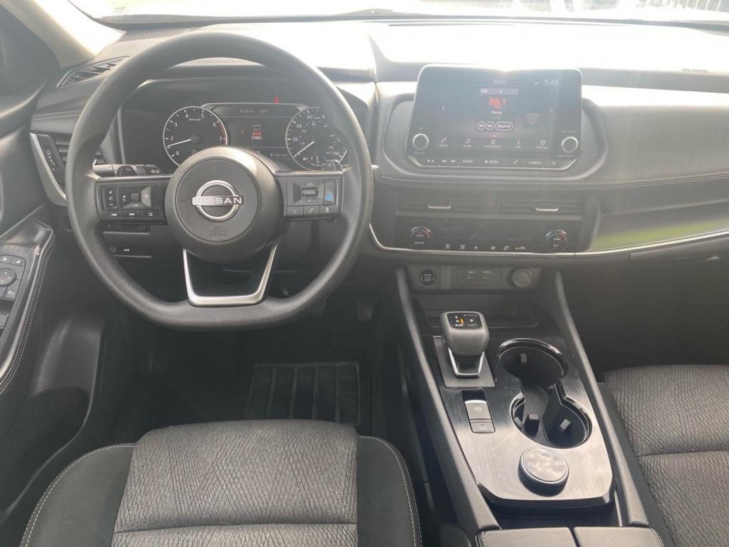 2024 SILVER NISSAN ROGUE SV SV (5N1BT3BB6RC) with an 1.5L engine, Continuously Variable transmission, located at 929 East 8th Ave, Anchorage, AK, 99501, (907) 274-2277, 61.214783, -149.866074 - Photo#4