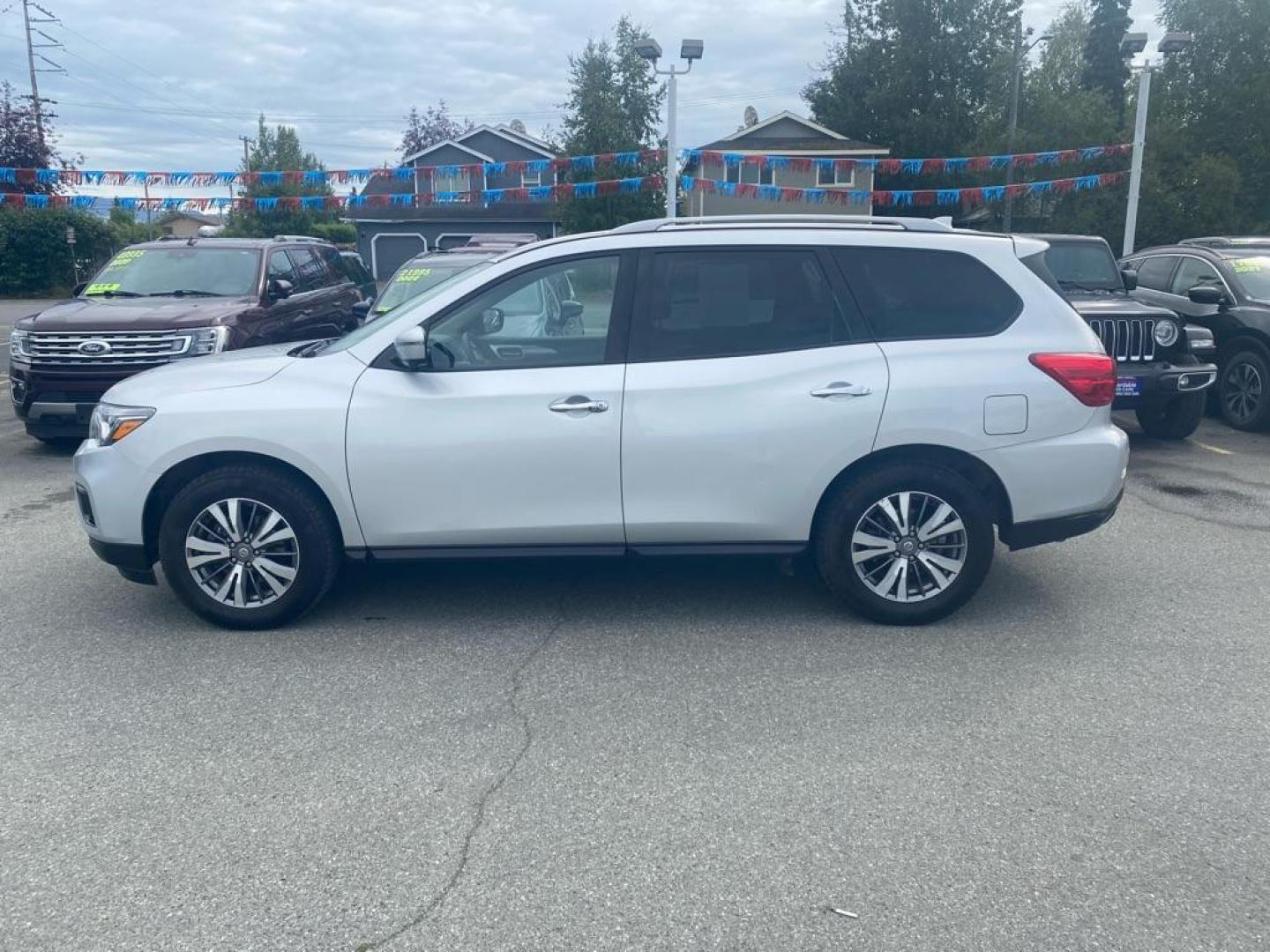 2020 SILVER NISSAN PATHFINDER SL (5N1DR2CM3LC) with an 3.5L engine, Continuously Variable transmission, located at 929 East 8th Ave, Anchorage, AK, 99501, (907) 274-2277, 61.214783, -149.866074 - Photo#1