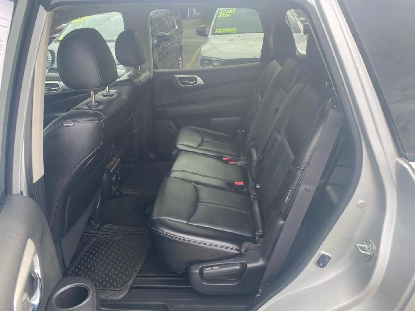 2020 SILVER NISSAN PATHFINDER SL (5N1DR2CM3LC) with an 3.5L engine, Continuously Variable transmission, located at 929 East 8th Ave, Anchorage, AK, 99501, (907) 274-2277, 61.214783, -149.866074 - Photo#3