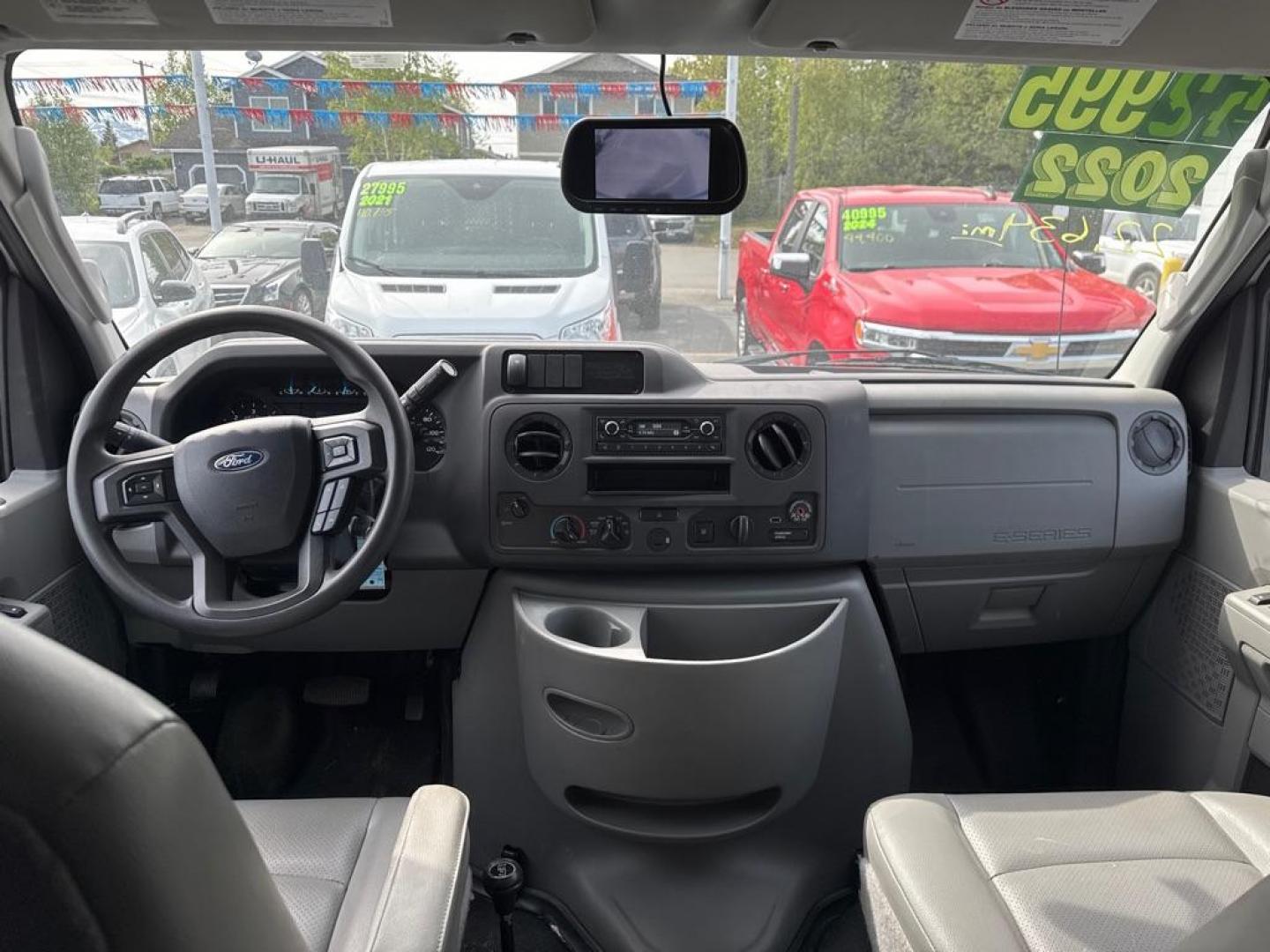 2022 WHITE FORD ECONOLINE E350 SUPER DUTY CUTAWAY VAN (1FDWE3FK9ND) with an 7.3L engine, Automatic transmission, located at 929 East 8th Ave, Anchorage, AK, 99501, (907) 274-2277, 61.214783, -149.866074 - Photo#3