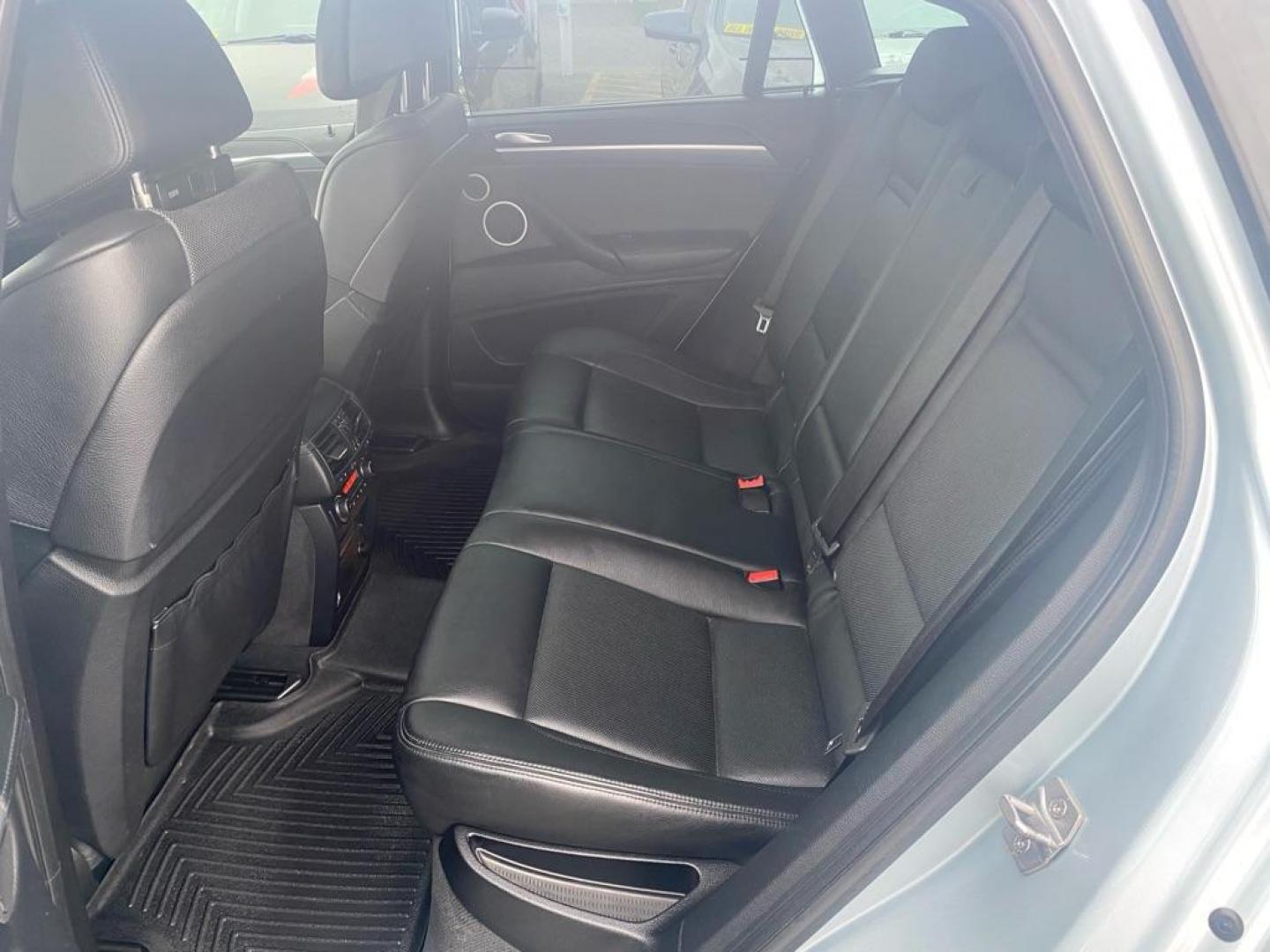 2014 SILVER BMW X6 M (5YMGZ0C53E0) with an 4.4L engine, Automatic transmission, located at 929 East 8th Ave, Anchorage, AK, 99501, (907) 274-2277, 61.214783, -149.866074 - Photo#3