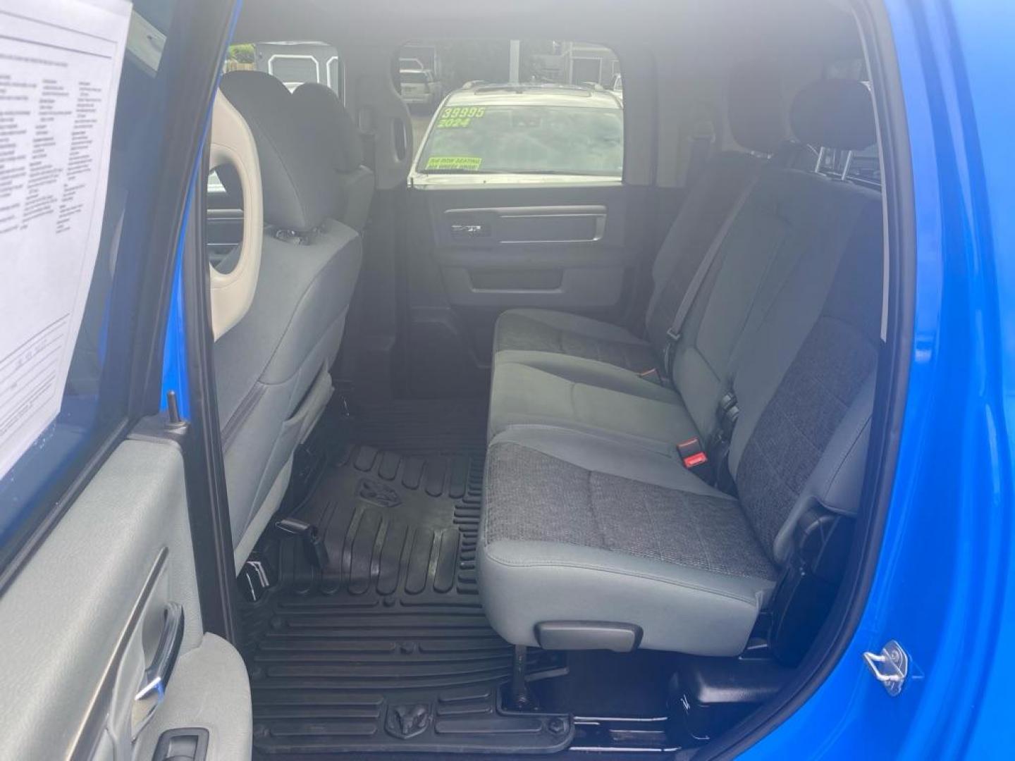 2018 BLUE RAM 2500 SLT (3C6UR5MJ4JG) with an 6.4L engine, Automatic transmission, located at 929 East 8th Ave, Anchorage, AK, 99501, (907) 274-2277, 61.214783, -149.866074 - Photo#3