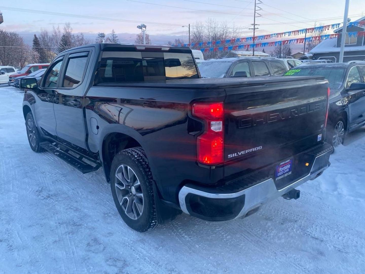 2021 BLACK CHEVROLET SILVERADO 1500 C/C LT (3GCUYDEDXMG) with an 5.3L engine, Automatic transmission, located at 929 East 8th Ave, Anchorage, AK, 99501, (907) 274-2277, 61.214783, -149.866074 - Photo#2
