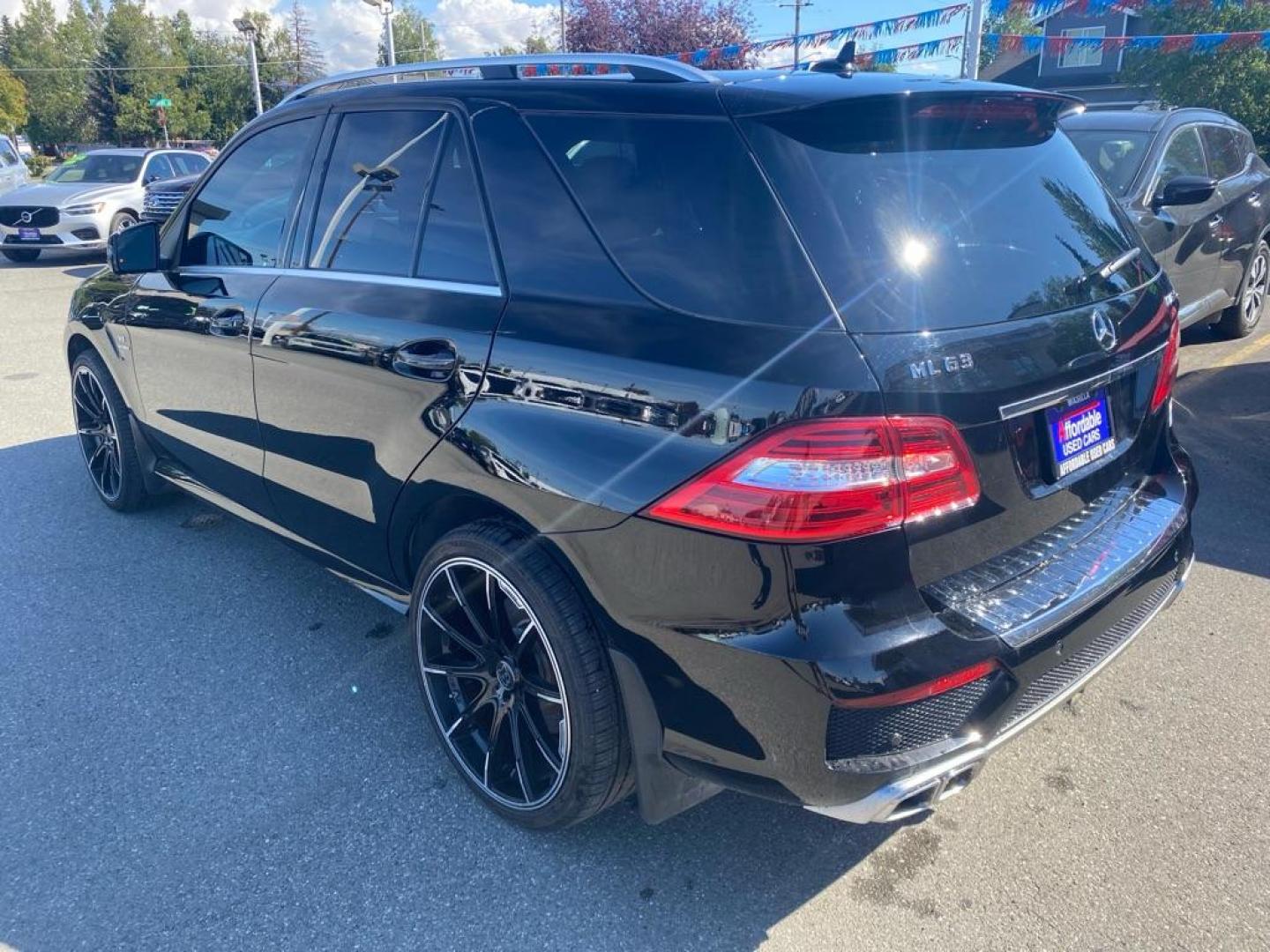 2012 BLACK MERCEDES-BENZ ML 63 AMG (4JGDA7EB9CA) with an 5.5L engine, Automatic transmission, located at 929 East 8th Ave, Anchorage, AK, 99501, (907) 274-2277, 61.214783, -149.866074 - Photo#2