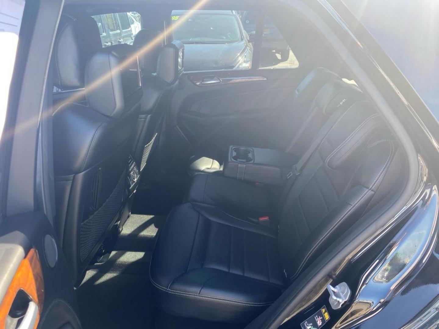 2012 BLACK MERCEDES-BENZ ML 63 AMG (4JGDA7EB9CA) with an 5.5L engine, Automatic transmission, located at 929 East 8th Ave, Anchorage, AK, 99501, (907) 274-2277, 61.214783, -149.866074 - Photo#3