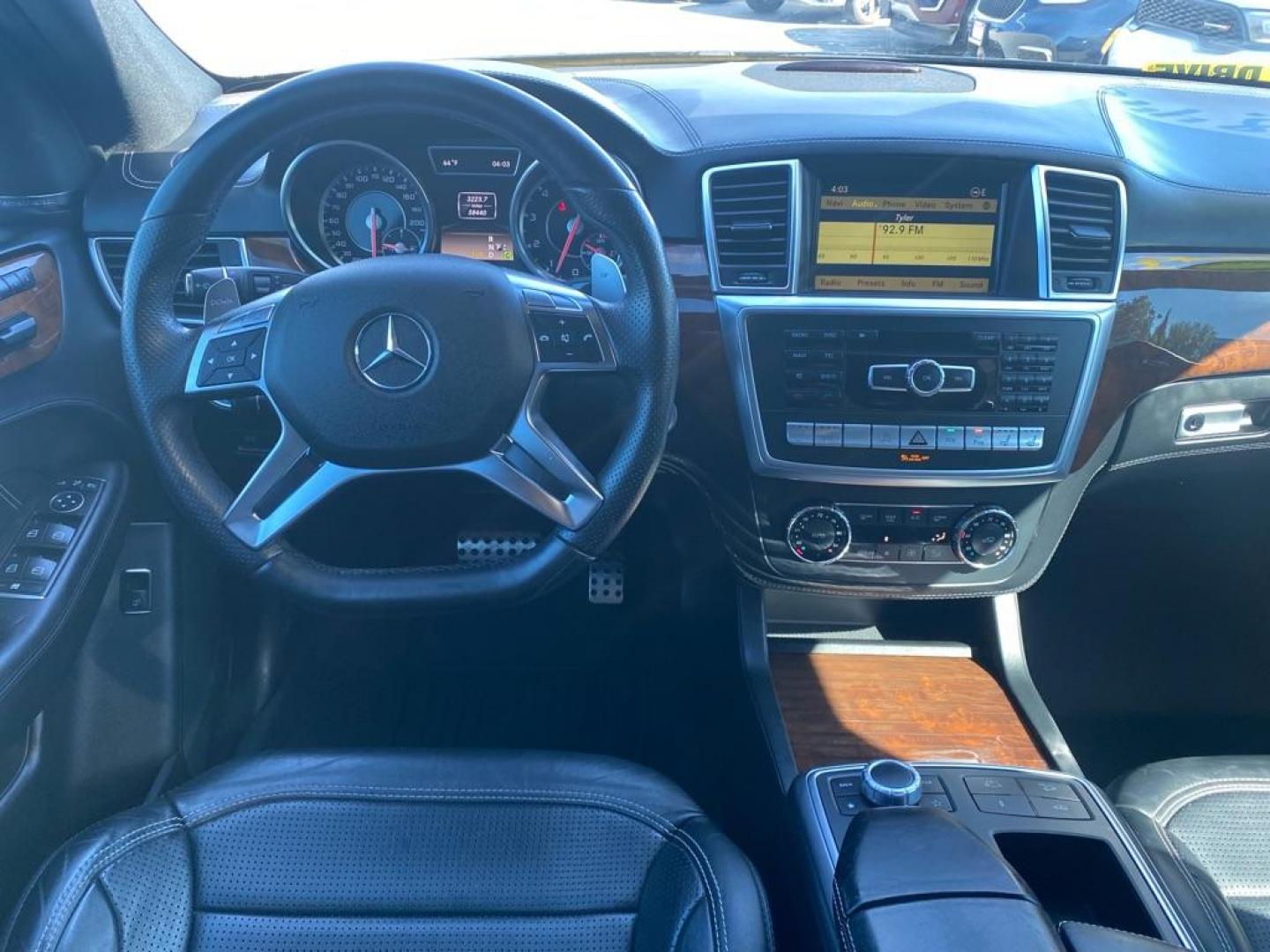 2012 BLACK MERCEDES-BENZ ML 63 AMG (4JGDA7EB9CA) with an 5.5L engine, Automatic transmission, located at 929 East 8th Ave, Anchorage, AK, 99501, (907) 274-2277, 61.214783, -149.866074 - Photo#4