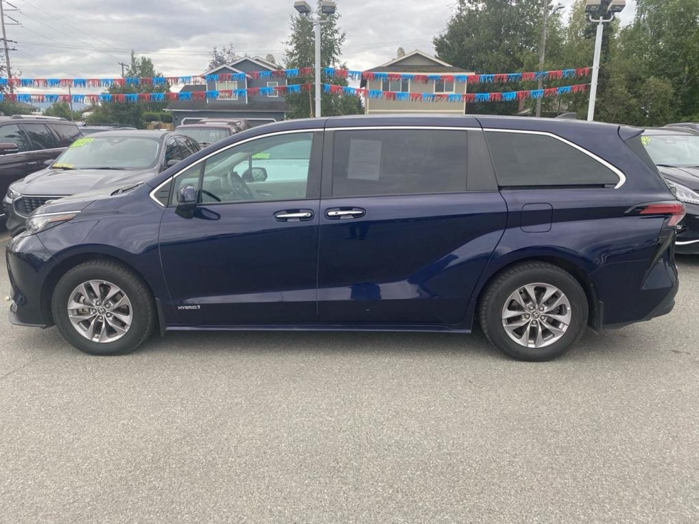 2021 BLUE TOYOTA SIENNA XLE XLE (5TDYSKFC0MS) with an 2.5L engine, Continuously Variable transmission, located at 929 East 8th Ave, Anchorage, AK, 99501, (907) 274-2277, 61.214783, -149.866074 - Photo#1