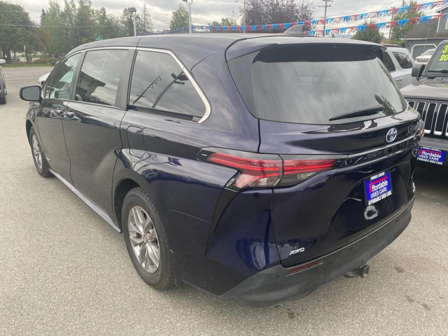 2021 BLUE TOYOTA SIENNA XLE XLE (5TDYSKFC0MS) with an 2.5L engine, Continuously Variable transmission, located at 929 East 8th Ave, Anchorage, AK, 99501, (907) 274-2277, 61.214783, -149.866074 - Photo#2