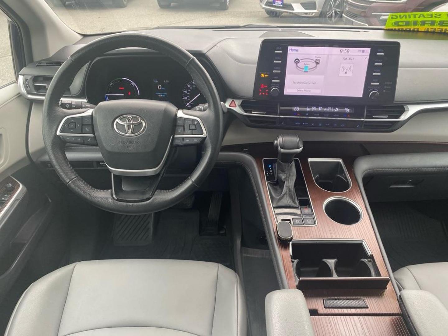 2021 BLUE TOYOTA SIENNA XLE XLE (5TDYSKFC0MS) with an 2.5L engine, Continuously Variable transmission, located at 929 East 8th Ave, Anchorage, AK, 99501, (907) 274-2277, 61.214783, -149.866074 - Photo#4
