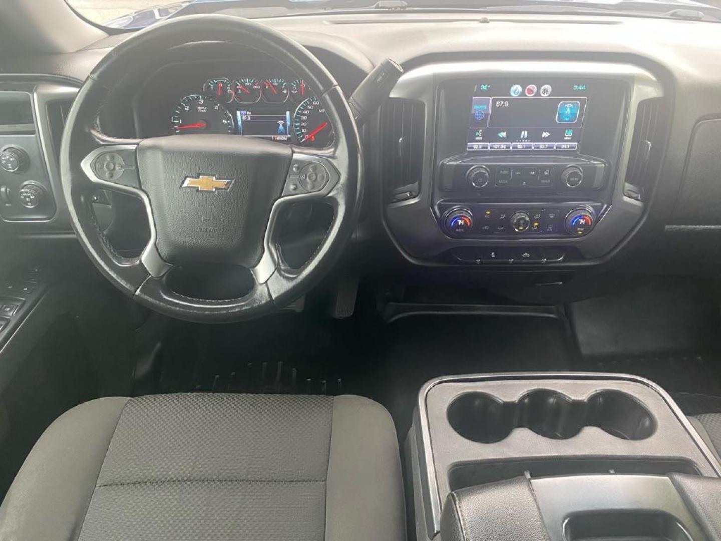 2016 BLUE CHEVROLET SILVERADO 1500 LT (3GCUKREC5GG) with an 5.3L engine, Automatic transmission, located at 929 East 8th Ave, Anchorage, AK, 99501, (907) 274-2277, 61.214783, -149.866074 - Photo#4