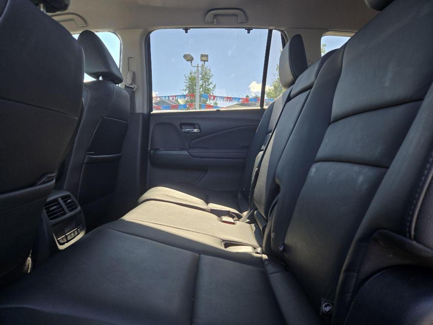 2021 BLACK HONDA PILOT SE (5FNYF6H23MB) with an 3.5L engine, Automatic transmission, located at 929 East 8th Ave, Anchorage, AK, 99501, (907) 274-2277, 61.214783, -149.866074 - Photo#3