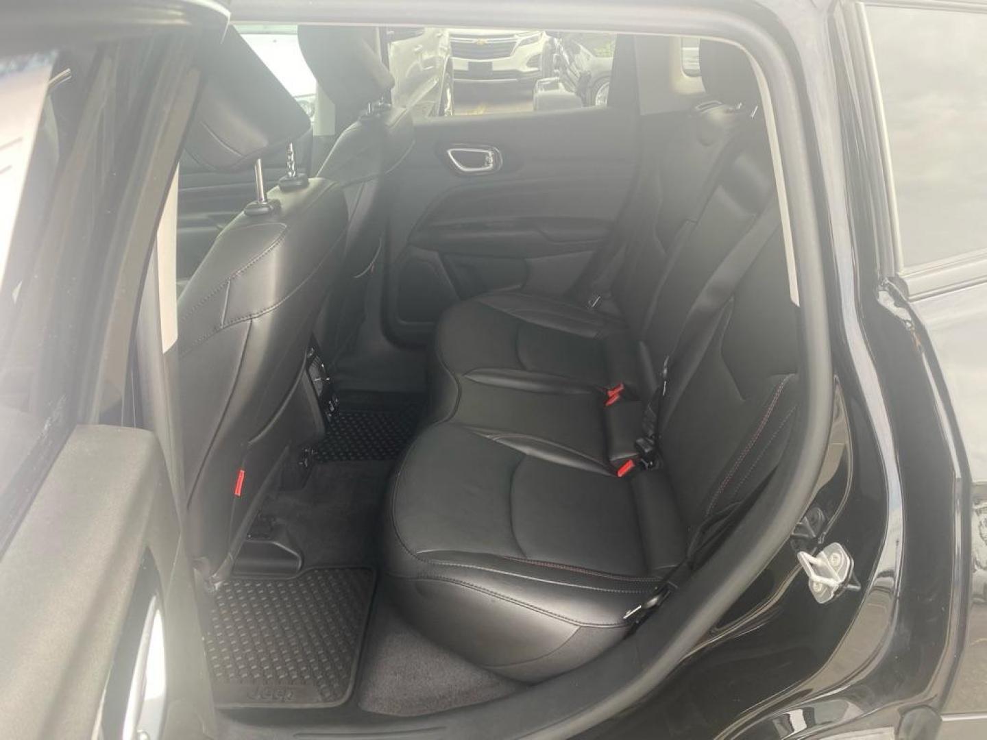 2022 BLACK JEEP COMPASS TRAILHAWK (3C4NJDDB1NT) with an 2.4L engine, Automatic transmission, located at 929 East 8th Ave, Anchorage, AK, 99501, (907) 274-2277, 61.214783, -149.866074 - Photo#3