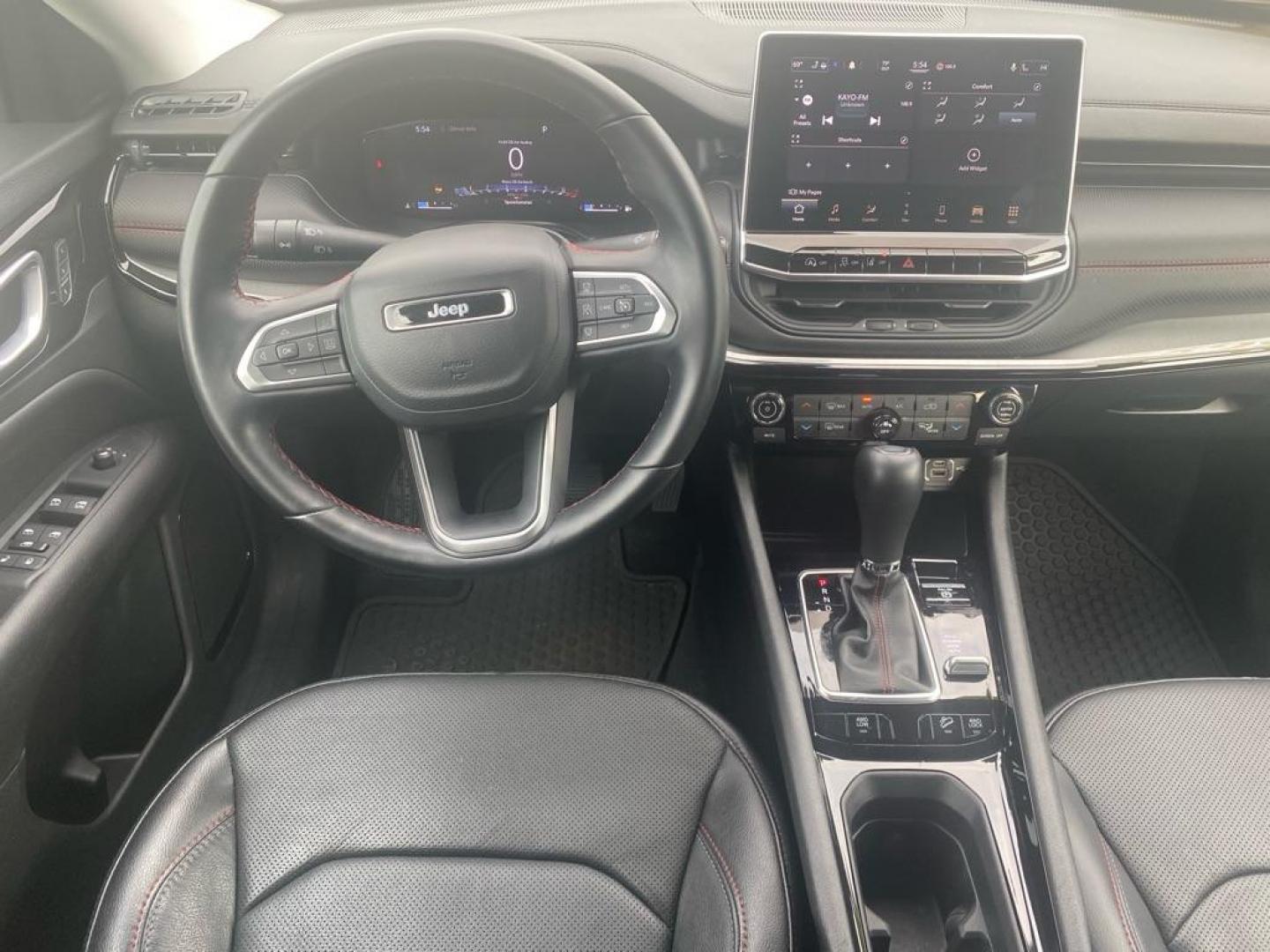 2022 BLACK JEEP COMPASS TRAILHAWK (3C4NJDDB1NT) with an 2.4L engine, Automatic transmission, located at 929 East 8th Ave, Anchorage, AK, 99501, (907) 274-2277, 61.214783, -149.866074 - Photo#4