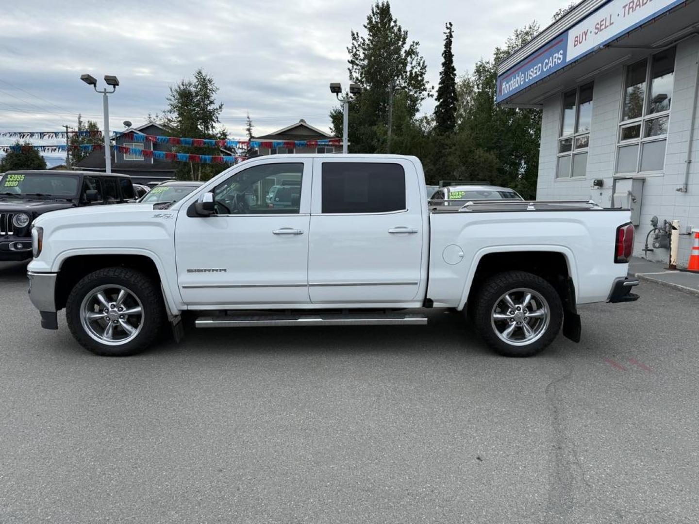 2017 WHITE GMC SIERRA 1500 SLT (3GTU2NEC6HG) with an 5.3L engine, Automatic transmission, located at 929 East 8th Ave, Anchorage, AK, 99501, (907) 274-2277, 61.214783, -149.866074 - Photo#1