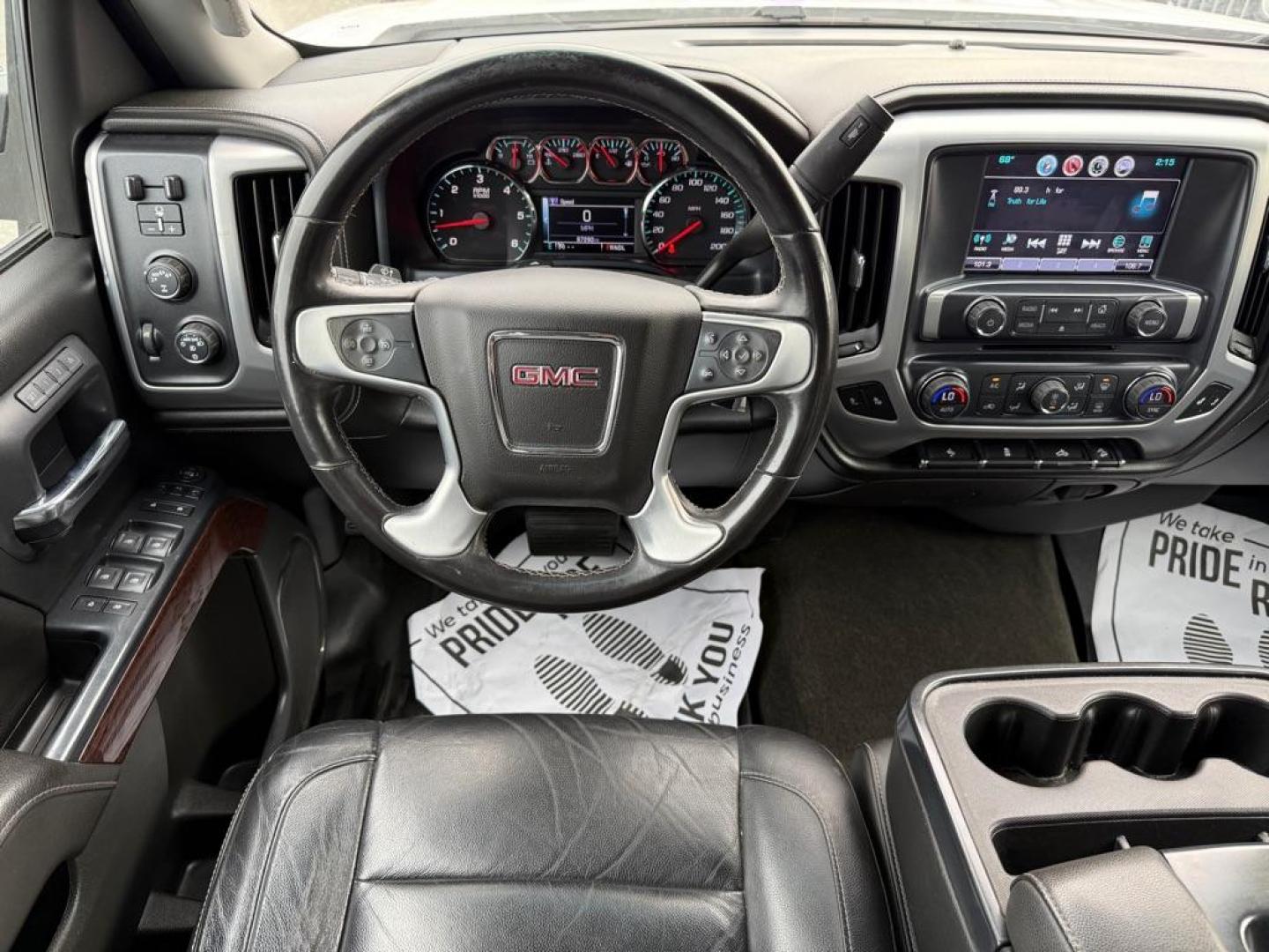 2017 WHITE GMC SIERRA 1500 SLT (3GTU2NEC6HG) with an 5.3L engine, Automatic transmission, located at 929 East 8th Ave, Anchorage, AK, 99501, (907) 274-2277, 61.214783, -149.866074 - Photo#4