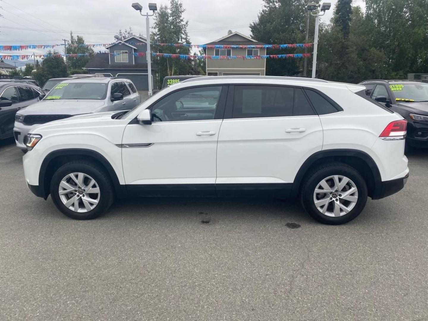 2021 WHITE VOLKSWAGEN ATLAS CROSS SPO S (1V2GC2CA1MC) with an 2.0L engine, Automatic transmission, located at 929 East 8th Ave, Anchorage, AK, 99501, (907) 274-2277, 61.214783, -149.866074 - Photo#1
