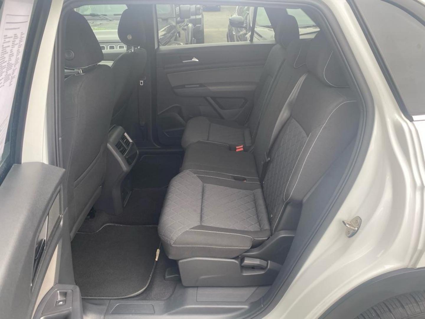 2021 WHITE VOLKSWAGEN ATLAS CROSS SPO S (1V2GC2CA1MC) with an 2.0L engine, Automatic transmission, located at 929 East 8th Ave, Anchorage, AK, 99501, (907) 274-2277, 61.214783, -149.866074 - Photo#3