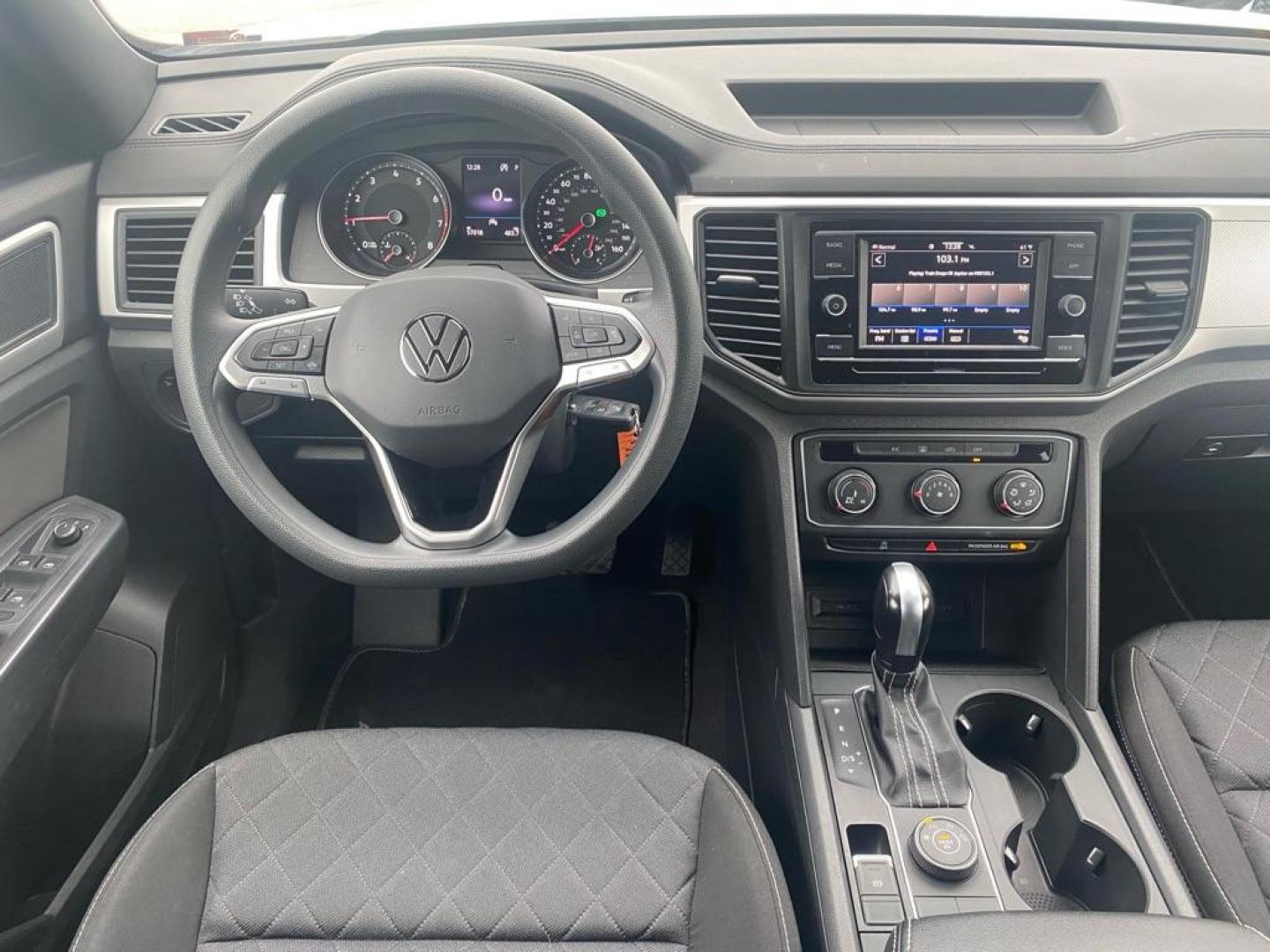 2021 WHITE VOLKSWAGEN ATLAS CROSS SPO S (1V2GC2CA1MC) with an 2.0L engine, Automatic transmission, located at 929 East 8th Ave, Anchorage, AK, 99501, (907) 274-2277, 61.214783, -149.866074 - Photo#4