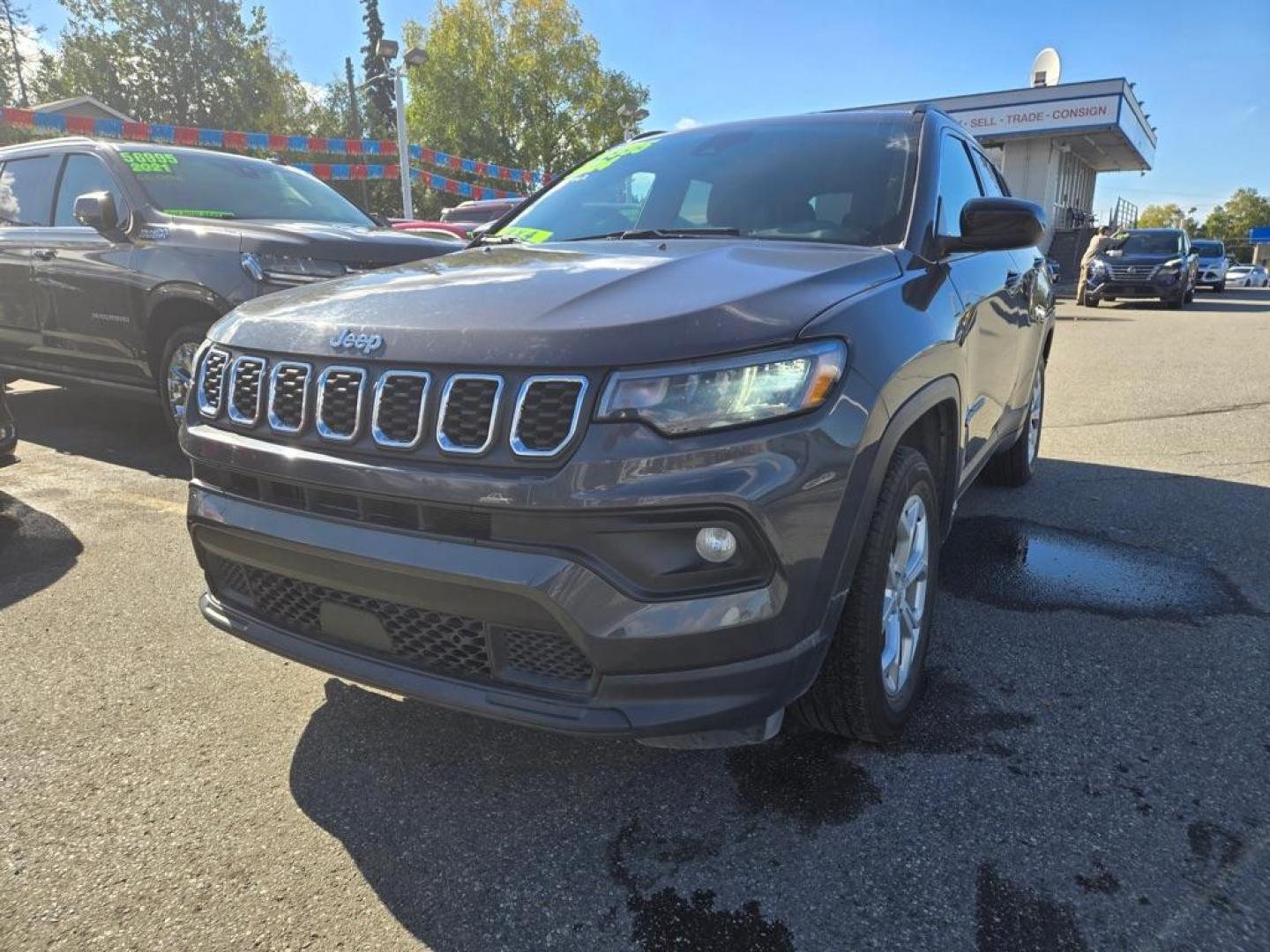 2024 GRAY JEEP COMPASS LATITUDE (3C4NJDBN3RT) with an 2.0L engine, Automatic transmission, located at 929 East 8th Ave, Anchorage, AK, 99501, (907) 274-2277, 61.214783, -149.866074 - Photo#0