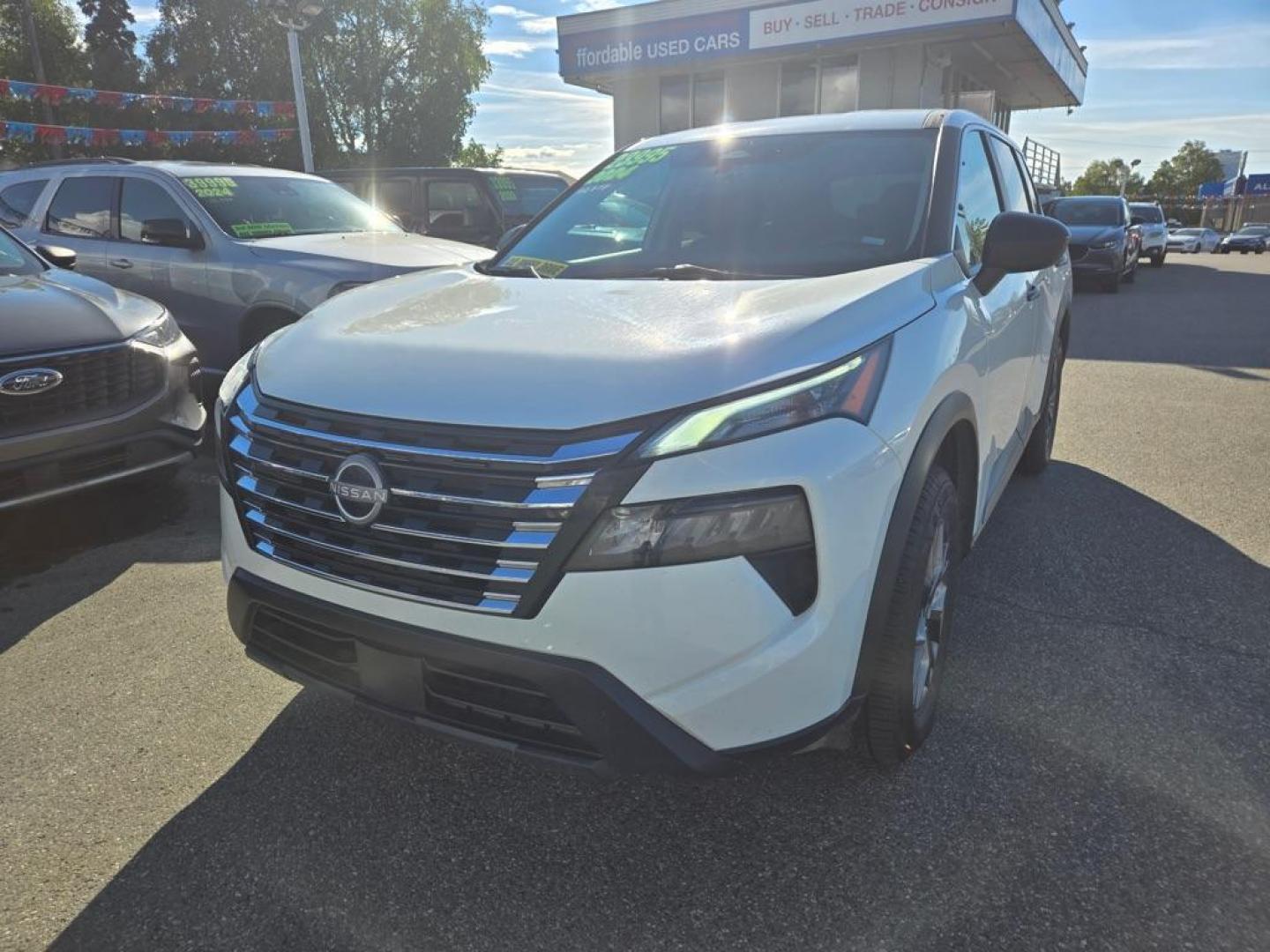 2024 WHITE NISSAN ROGUE S (5N1BT3AB7RC) with an 1.5L engine, Continuously Variable transmission, located at 929 East 8th Ave, Anchorage, AK, 99501, (907) 274-2277, 61.214783, -149.866074 - Photo#2