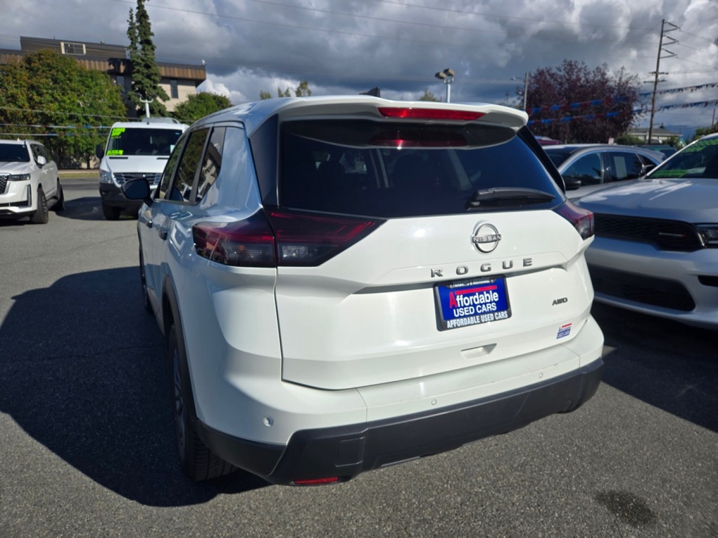 2024 WHITE NISSAN ROGUE S S (5N1BT3AB7RC) with an 1.5L engine, Continuously Variable transmission, located at 929 East 8th Ave, Anchorage, AK, 99501, (907) 274-2277, 61.214783, -149.866074- Photo#1