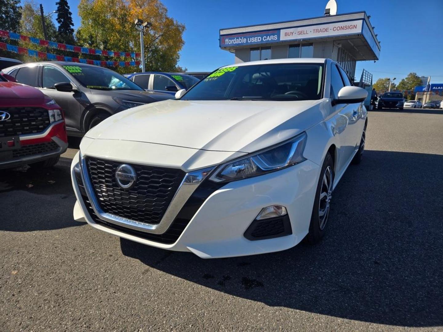 2019 WHITE NISSAN ALTIMA S (1N4BL4BV8KC) with an 2.5L engine, Automatic transmission, located at 929 East 8th Ave, Anchorage, AK, 99501, (907) 274-2277, 61.214783, -149.866074 - Photo#0