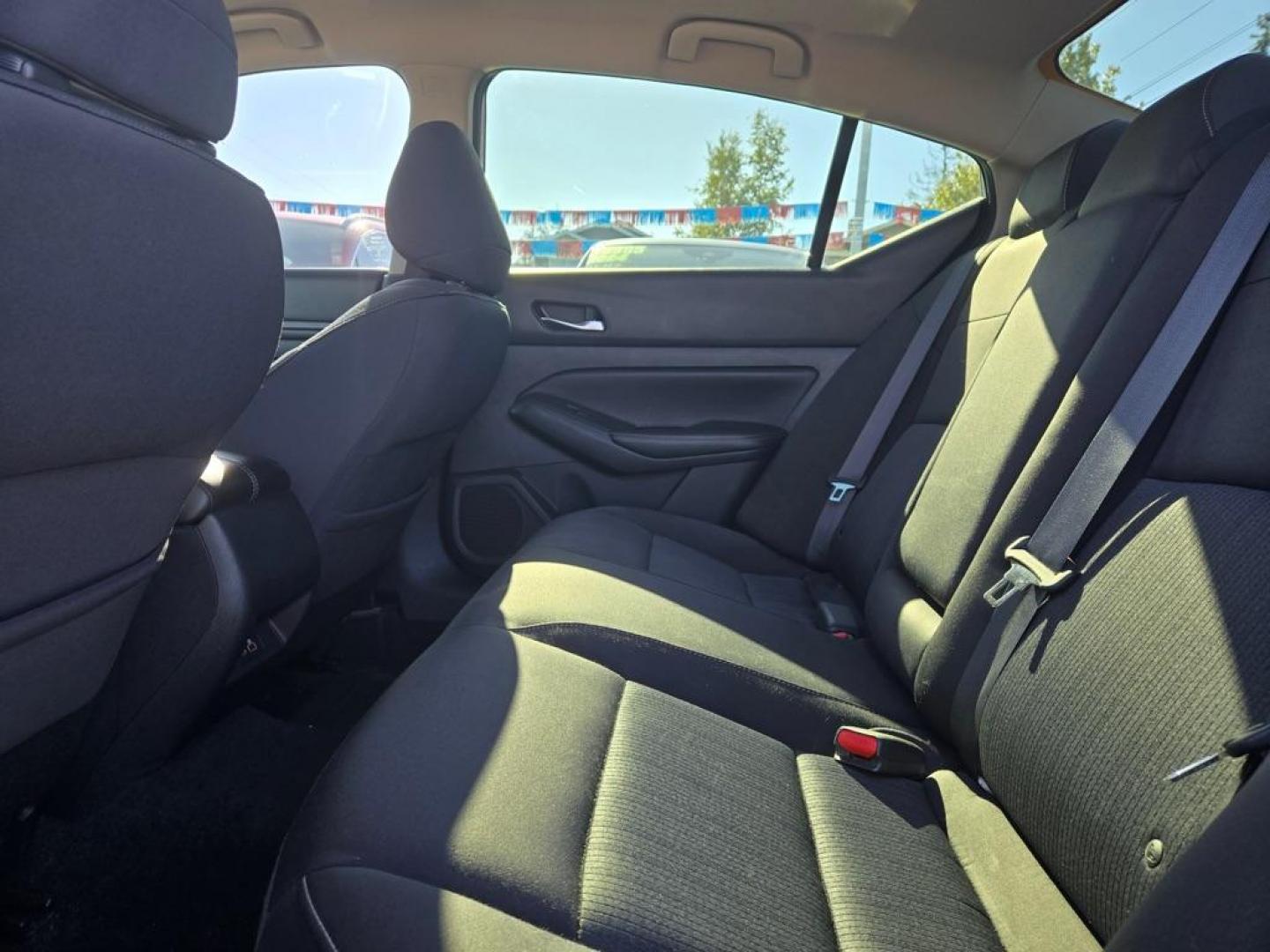 2019 WHITE NISSAN ALTIMA S (1N4BL4BV8KC) with an 2.5L engine, Automatic transmission, located at 929 East 8th Ave, Anchorage, AK, 99501, (907) 274-2277, 61.214783, -149.866074 - Photo#3