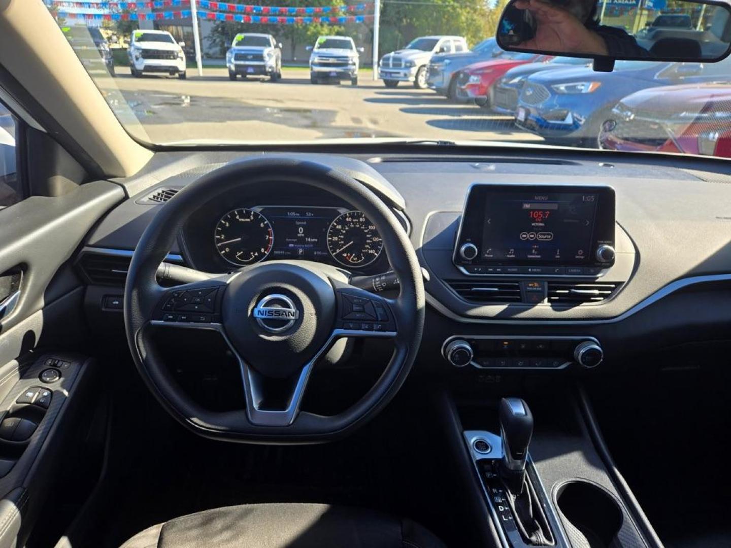 2019 WHITE NISSAN ALTIMA S (1N4BL4BV8KC) with an 2.5L engine, Automatic transmission, located at 929 East 8th Ave, Anchorage, AK, 99501, (907) 274-2277, 61.214783, -149.866074 - Photo#4