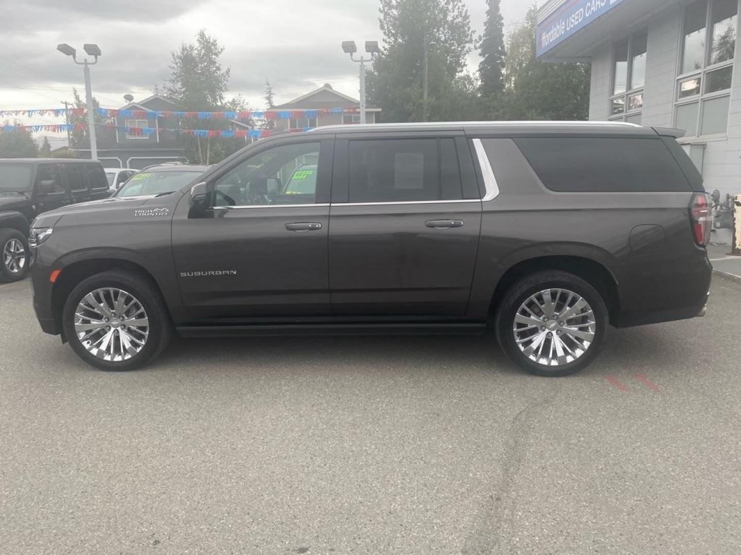 2021 BROWN CHEVROLET SUBURBAN 1500 HIGH COUNT (1GNSKGKL6MR) with an 6.2L engine, Automatic transmission, located at 929 East 8th Ave, Anchorage, AK, 99501, (907) 274-2277, 61.214783, -149.866074 - Photo#1