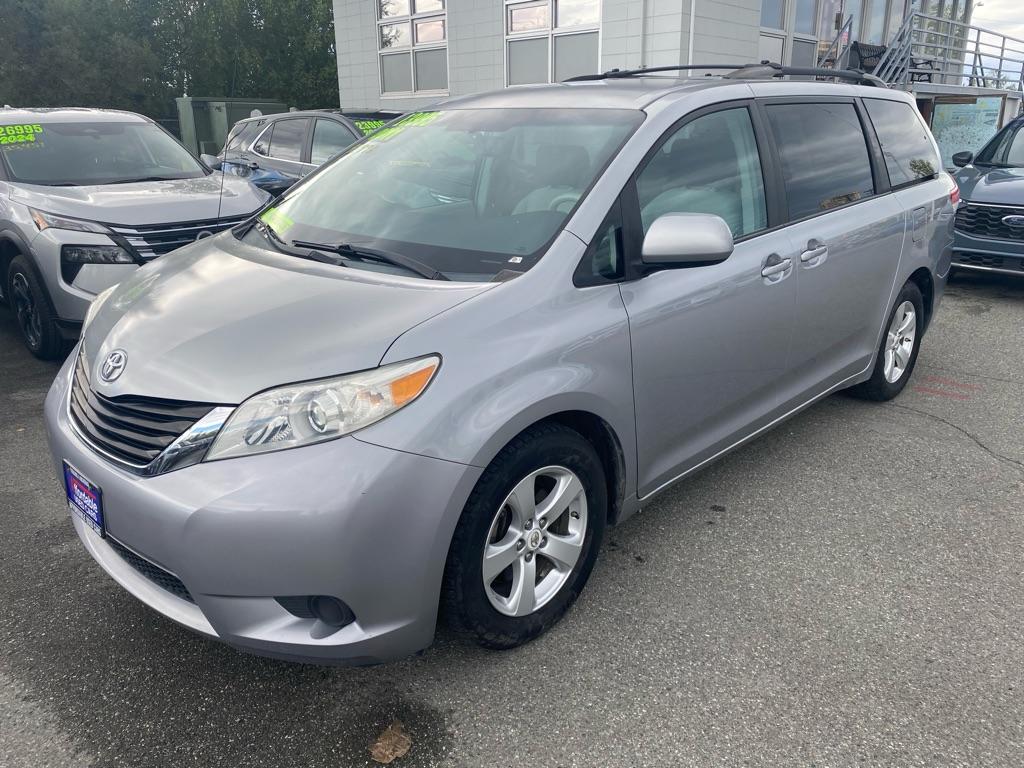 photo of 2011 TOYOTA SIENNA LE