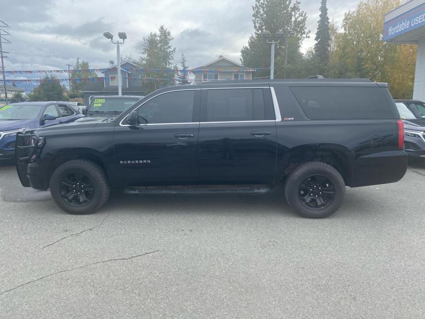 2020 BLACK CHEVROLET SUBURBAN 1500 LT (1GNSKHKC8LR) with an 5.3L engine, Automatic transmission, located at 929 East 8th Ave, Anchorage, AK, 99501, (907) 274-2277, 61.214783, -149.866074 - Photo#1