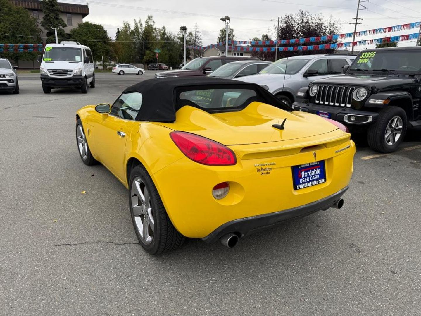 2007 YELLOW PONTIAC SOLSTICE GXP (1G2MG35X27Y) with an 2.0L engine, Automatic transmission, located at 929 East 8th Ave, Anchorage, AK, 99501, (907) 274-2277, 61.214783, -149.866074 - Photo#2