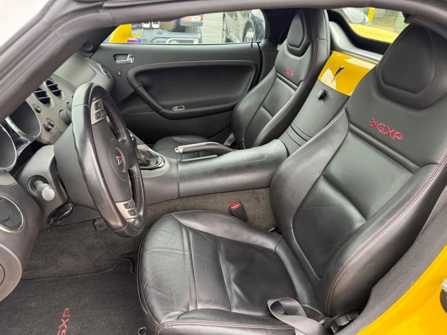 2007 YELLOW PONTIAC SOLSTICE GXP (1G2MG35X27Y) with an 2.0L engine, Automatic transmission, located at 929 East 8th Ave, Anchorage, AK, 99501, (907) 274-2277, 61.214783, -149.866074 - Photo#3