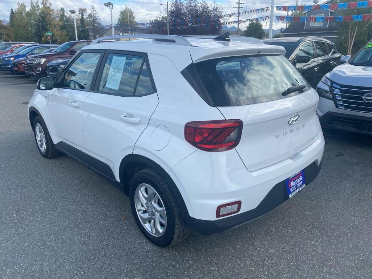 2020 WHITE HYUNDAI VENUE SEL (KMHRC8A37LU) with an 1.6L engine, Continuously Variable transmission, located at 929 East 8th Ave, Anchorage, AK, 99501, (907) 274-2277, 61.214783, -149.866074 - Photo#2