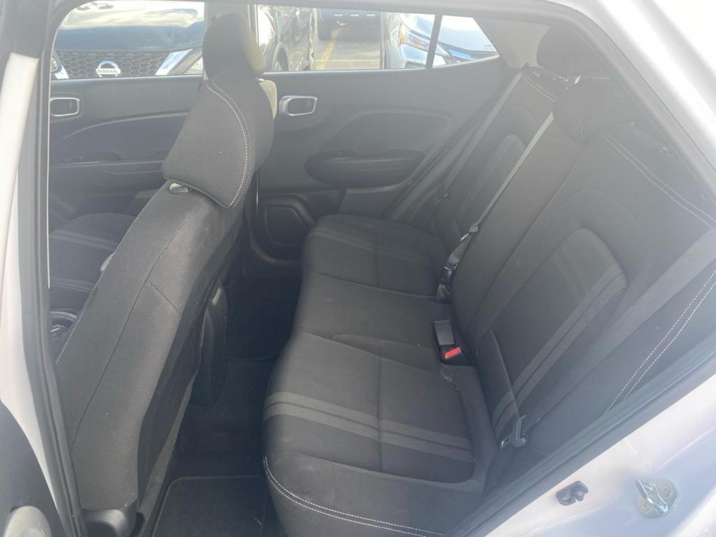 2020 WHITE HYUNDAI VENUE SEL (KMHRC8A37LU) with an 1.6L engine, Continuously Variable transmission, located at 929 East 8th Ave, Anchorage, AK, 99501, (907) 274-2277, 61.214783, -149.866074 - Photo#3